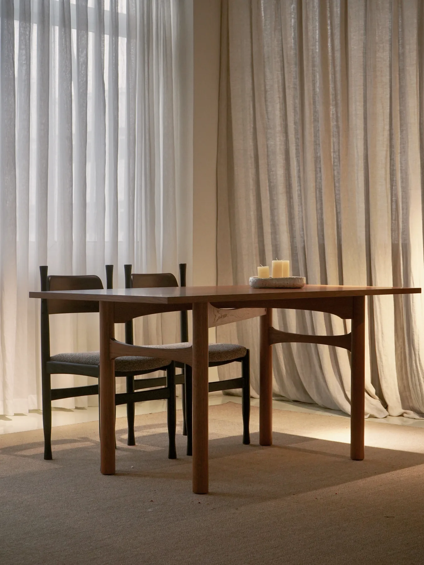 Dijing dining table with chairs in the showroom