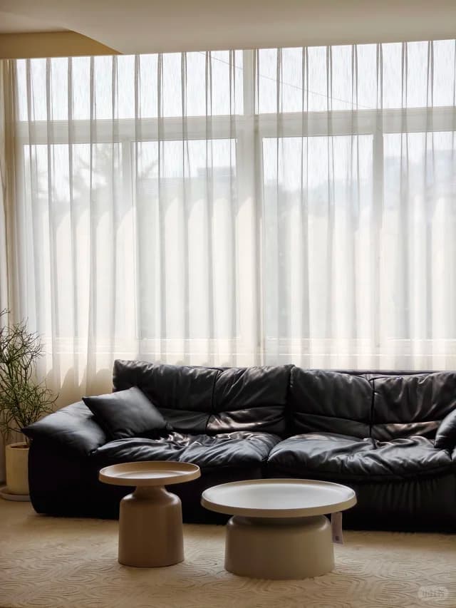 Bagel Sofa shown in DIO SPACE archive image 1