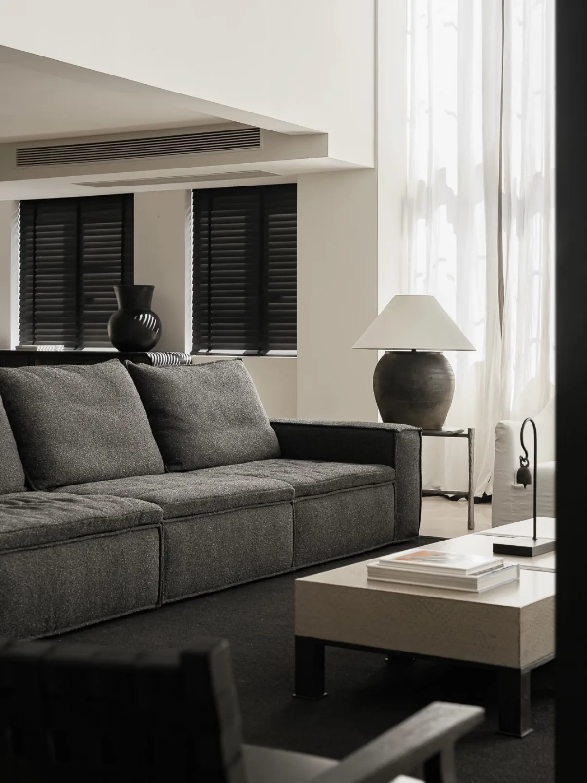 Fangyin sofa seen from the side